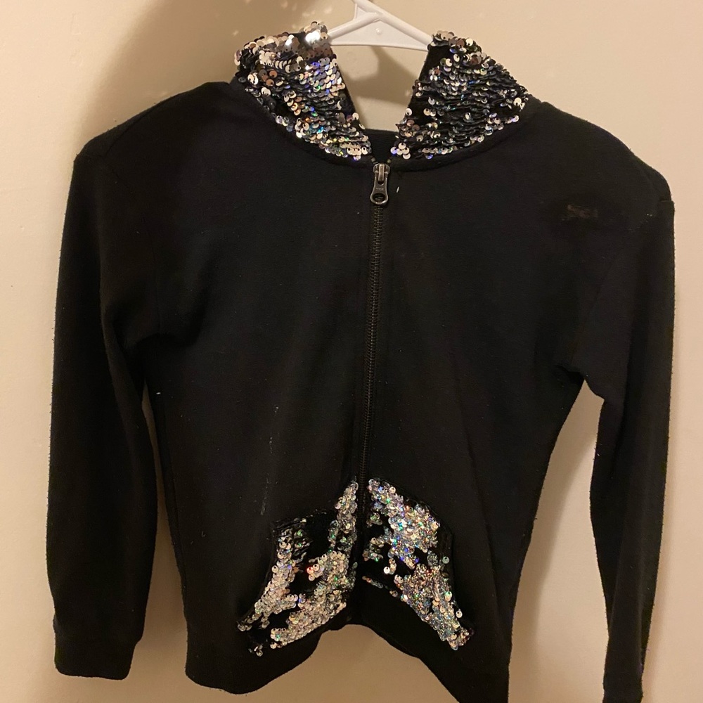 Hollow sequenced and black sweater